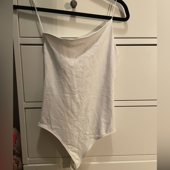 OFF THE SHOULDER CONTOUR BODYSUIT - Picture 2 of 3